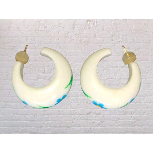 Vtg Acrylic Floral Painted Half Hoop Earrings Pierced Cottage Classic Boho 80s - Picture 4 of 6